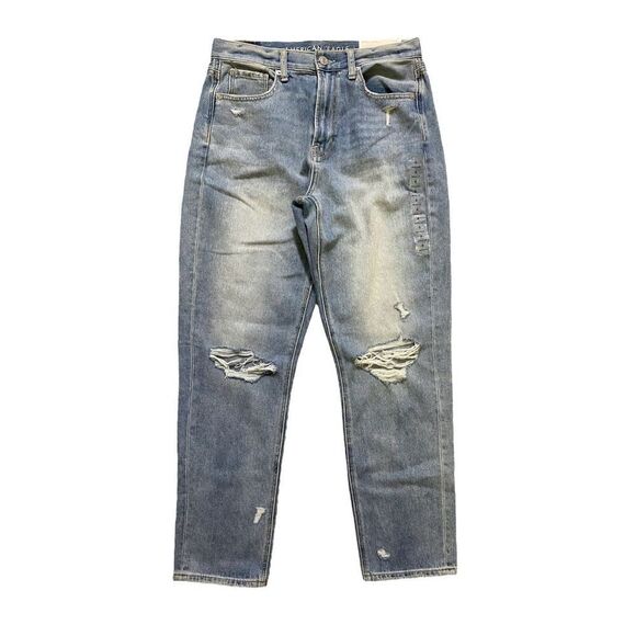 American Eagle High Rise Distressed Light Wash Mom Jeans NWT | Size 6 - Picture 1 of 6